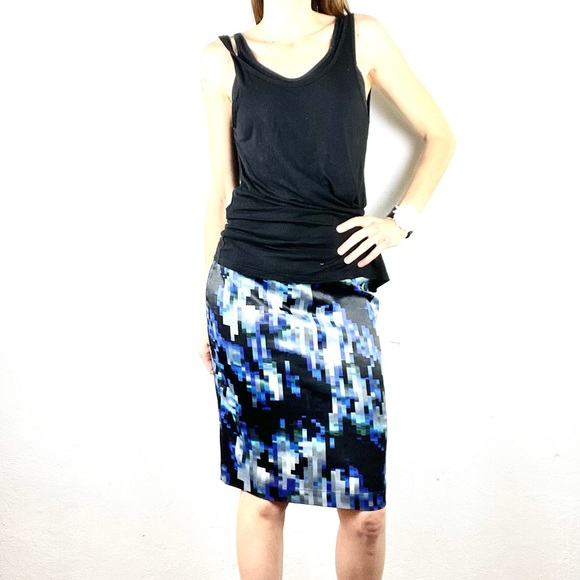 DALIA COLLECTION | 👾 Satin Pixelated Pixels Print Pencil Skirt - Picture 12 of 13